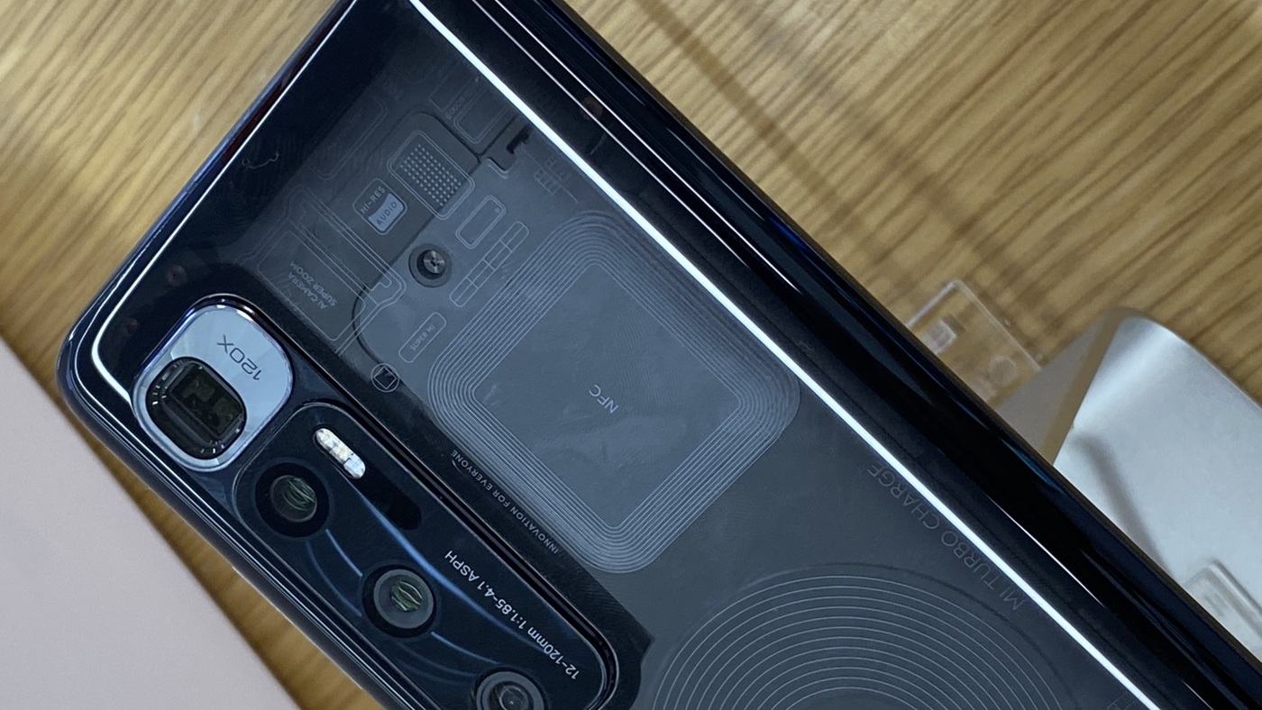 A real multi-camera phone module. Context for multiple views and geometry, not a GeoReader device.