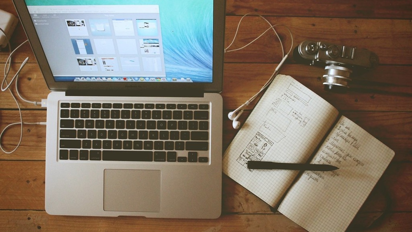A laptop on a working desk. Context for computation under laptop memory constraints.